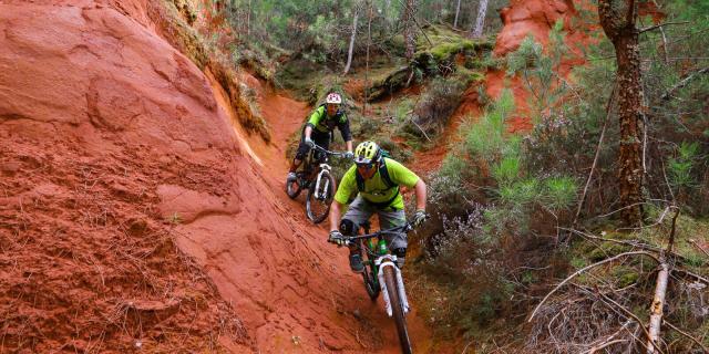 Traversée en VTT dans le Luberon. Crédit : Alain Hocquel / VPA