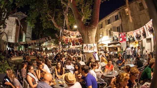 The atmosphere at the Festival OFF d'Avignon - Photo credit: Frédéric Dahm / Empreintes d'Ailleurs