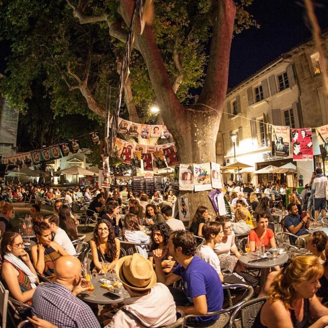 The atmosphere at the Festival OFF d'Avignon - Photo credit: Frédéric Dahm / Empreintes d'Ailleurs