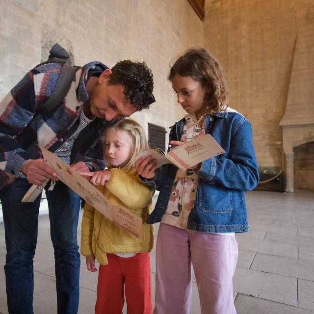 Intrigue treasure hunt in the Palais des Papes - Photo credit: Olivier Tresson / Avignon Tourisme