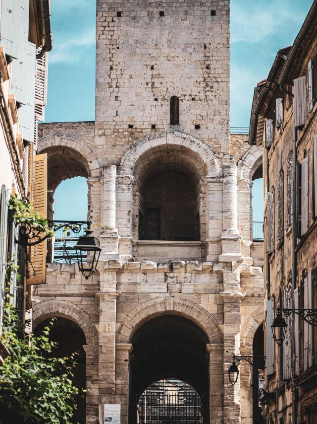 La façade des arènes d'Arles - Crédit photo : Baptiste / Pexels