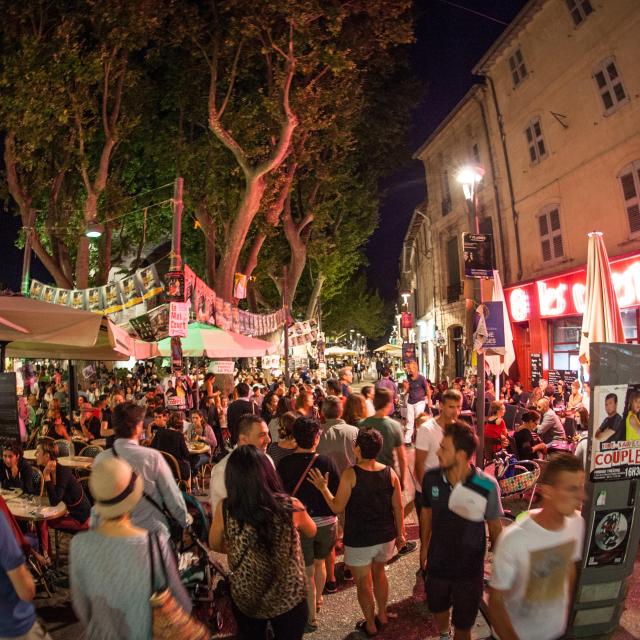 Die Atmosphäre des OFF-Festivals in Avignon - Bildnachweis: Frédéric Dahm / Empreintes d'Ailleurs