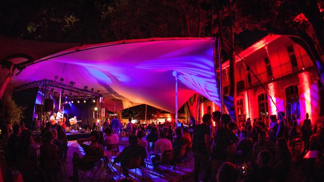 L'ambiance du festival OFF d'Avignon - Crédit photo : Frédéric Dahm / Empreintes d'Ailleurs