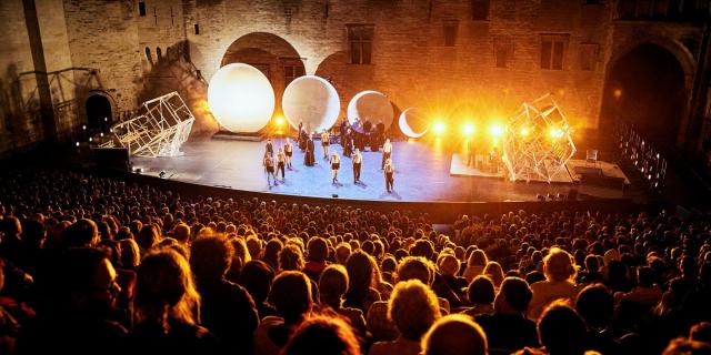 Kirill Serebrennikov's Le Moine Noir at the Festival d'Avignon in the Palais des Papes - Photo credit: Christophe Raynaud de Lage / Festival d'Avignon