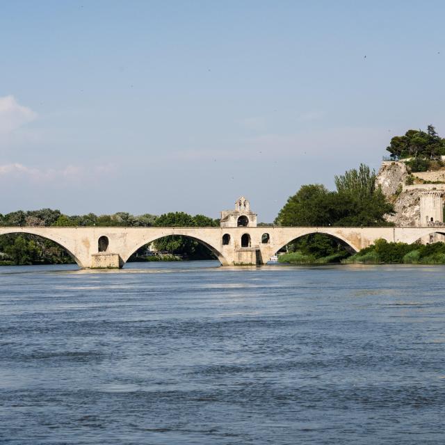 Il Pont Saint-Bénezet (o Pont d'Avignon) dall'Ile de la Barthelasse - Credito fotografico: Kos-Crea