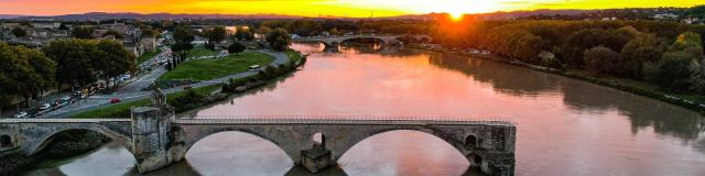 Le Pont d'Avignon (ou Pont Saint-Bénezet) vu par drone - Crédit photo : Julien Audigier