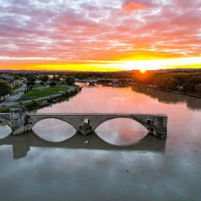 Il Pont d'Avignon (o Pont Saint-Bénezet) visto da un drone - Credito fotografico: Julien Audigier