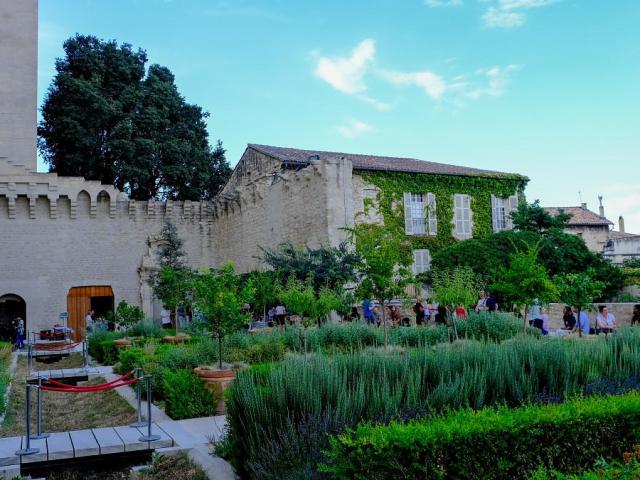 Un verre aux jardins, un événement organisé par Avignon Tourisme au Palais des Papes - Crédit photo : Olivier Tresson / Avignon Tourisme