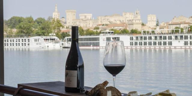 Vinotage on a wine barge - Photo credit: Benjamin Bard / BPIX Photographie