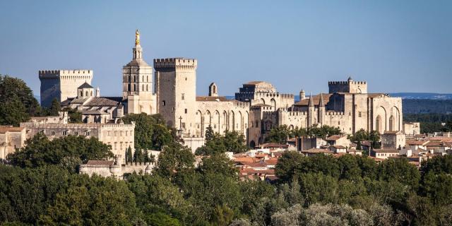 Vue d'Avignon depuis le Gard - Crédit photo : Frédéric Dahm / Empreintes d'Ailleurs