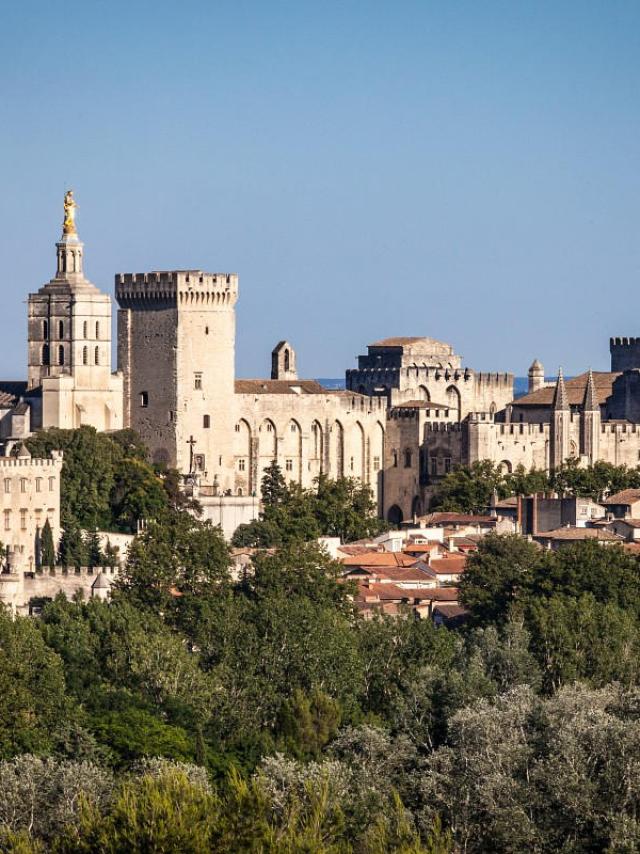 Vue d'Avignon depuis le Gard - Crédit photo : Frédéric Dahm / Empreintes d'Ailleurs