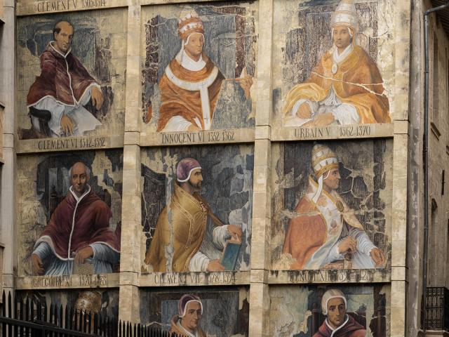 Fresque des portraits des papes