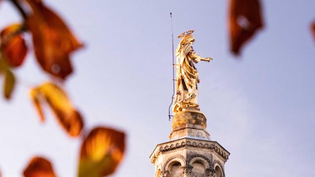 Statue de Notre Dame des Doms