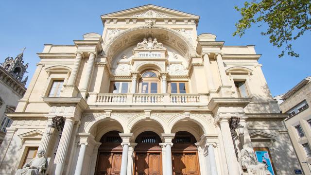 Façade de l'opéra-théâtre d'Avignon