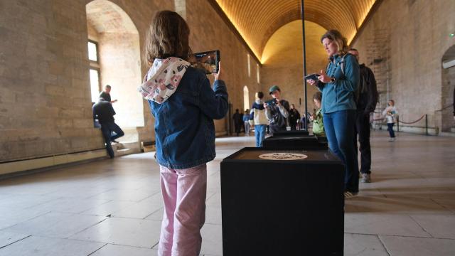 Balade au Palais des Papes avec l'Histopad