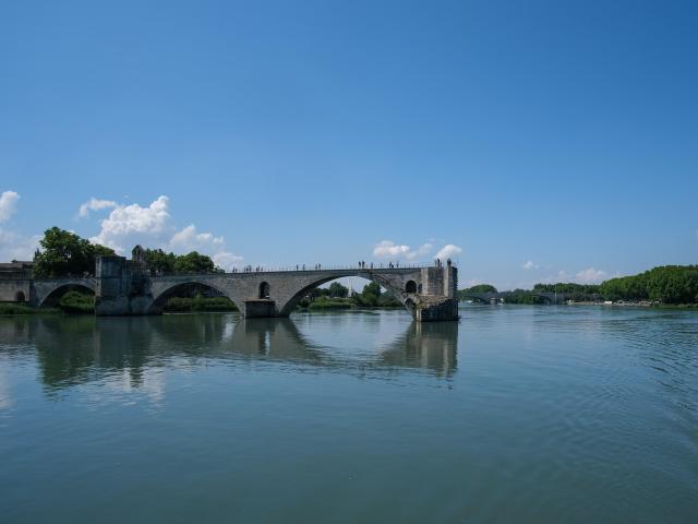 Il ponte di Saint-Bénézet da una nave da crociera