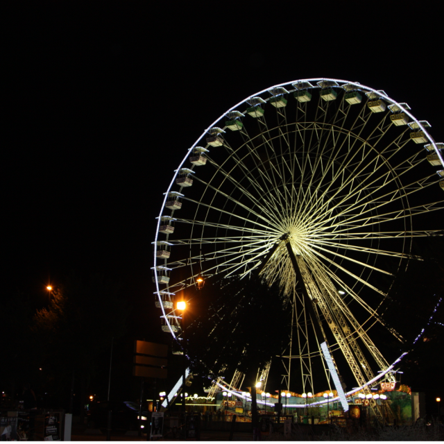 La grande roue d'Avignon sur les Allées de l'Oulle - Crédit photo : MAISONNAVE S - VPA