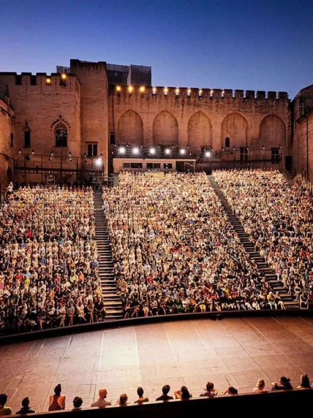 Public Cour D Honneur Du Palais Des Papes